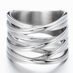 NWT Ladies ring Twist Ring (size 7 & 8)